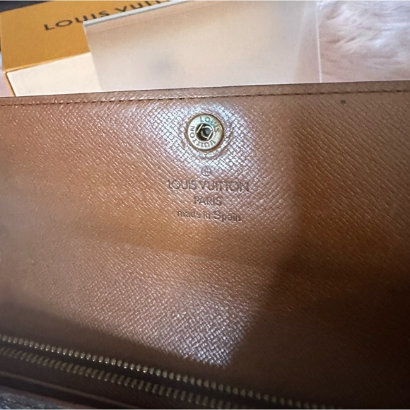 Louis Vuitton Sarah Long Wallet w/ Credit Card Slots, Box, Dust Bag & Chain - Picture 7 of 14